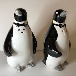 Penguin salt and pepper shakers